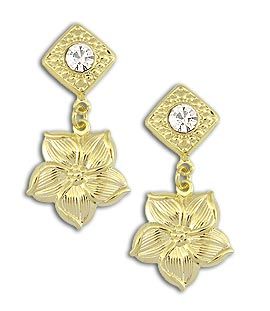 Brinco folheado a ouro, contendo pedra de strass e uma flor